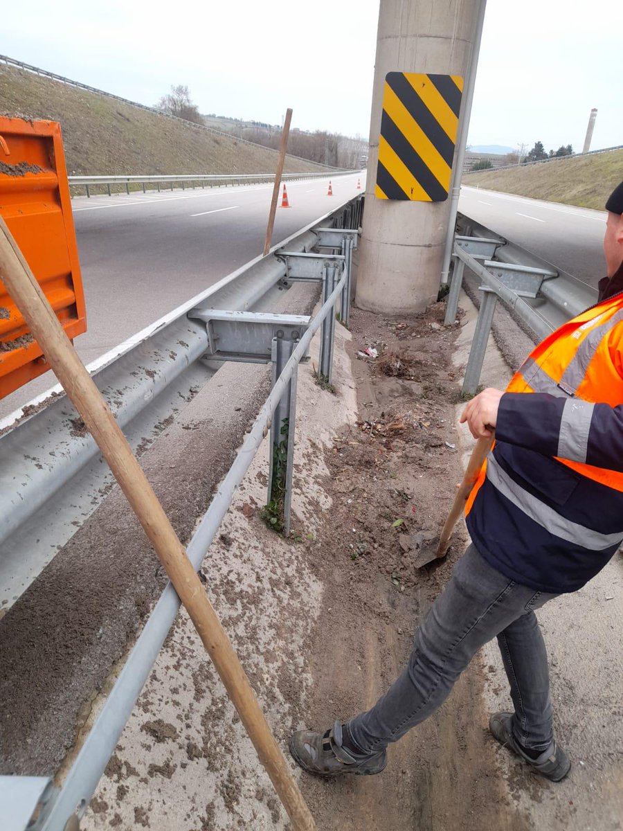 #kgmdışardanatamadeğiltaşerona
Kadro istiyor bizmer yıllardır bu kuruma hizmet eden işçileriz
<a href="/akaraismailoglu/">Adil Karaismailoğlu</a>
<a href="/UABakanligi/">T.C. Ulaştırma ve Altyapı Bakanlığı</a> 
<a href="/KarayollariGM/">Karayolları Genel Müdürlüğü</a>