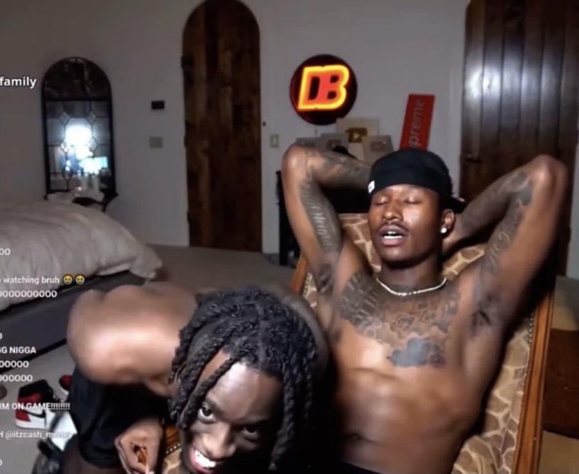 Playback tweet media