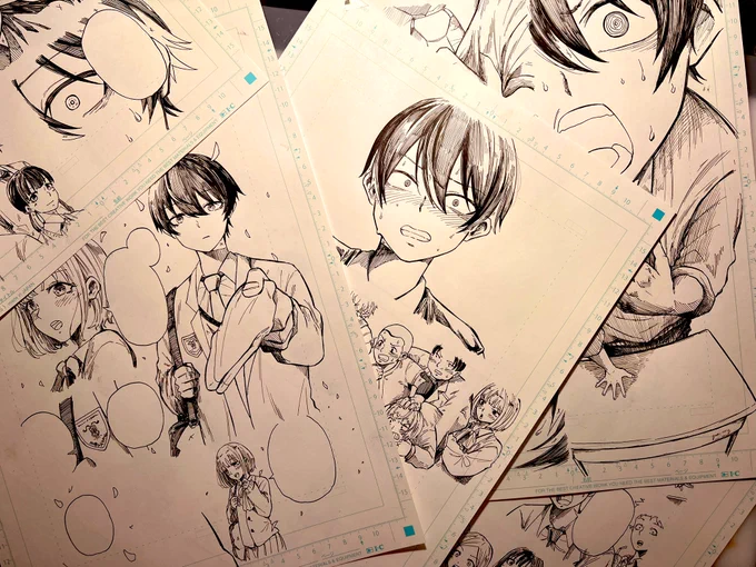 線画までアナログで描くスタイルだと、このようにスキャン後のペンまで入れた原稿だけが山のように蓄積していく... 