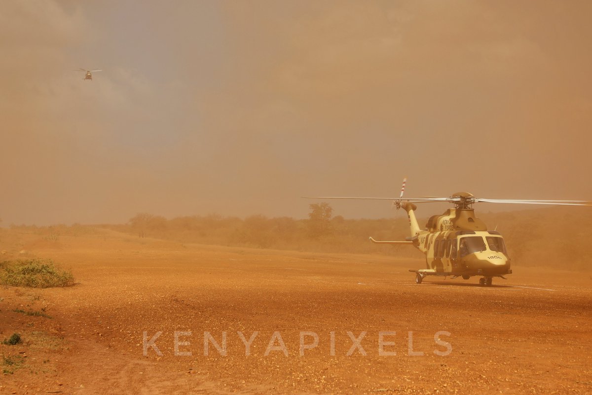 KenyaPixels's tweet photo. Landings are incredible, watching the dust cloud dance in the air as the helicopter descends! 

#KenyaAirforce #Helicopter https://t.co/yWny5Mn74P
