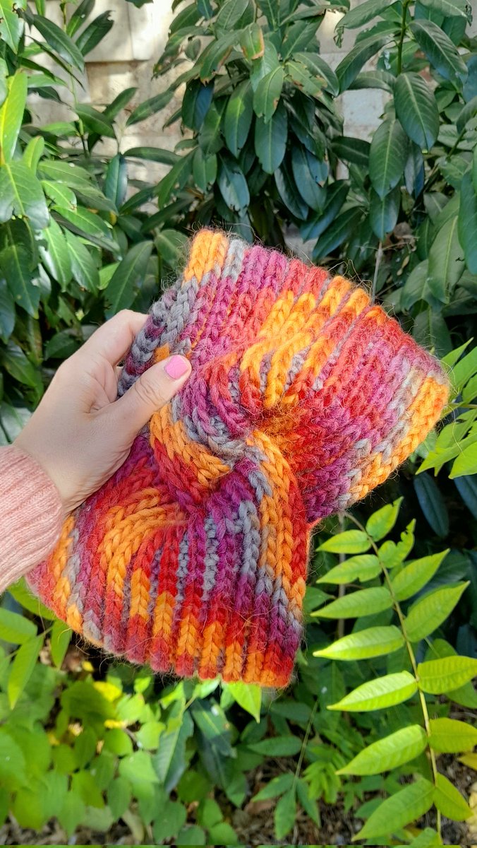 S A L E 💝💝💝
All ear warmers in my shop are marked down 25% until the end of the week. These handknitted beauties are perfect for the spring days. 🦋🌿🌸