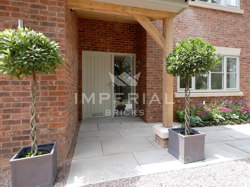 Imperial_Bricks's tweet photo. An exclusive development of sixteen exceptional homes by @CobnutHomes 

The properties feature traditional design details, with Reclamation Shire Blend handmade bricks completing the authentic finish. 

https://t.co/7CeiZHN93j https://t.co/wtcFDFzvGF