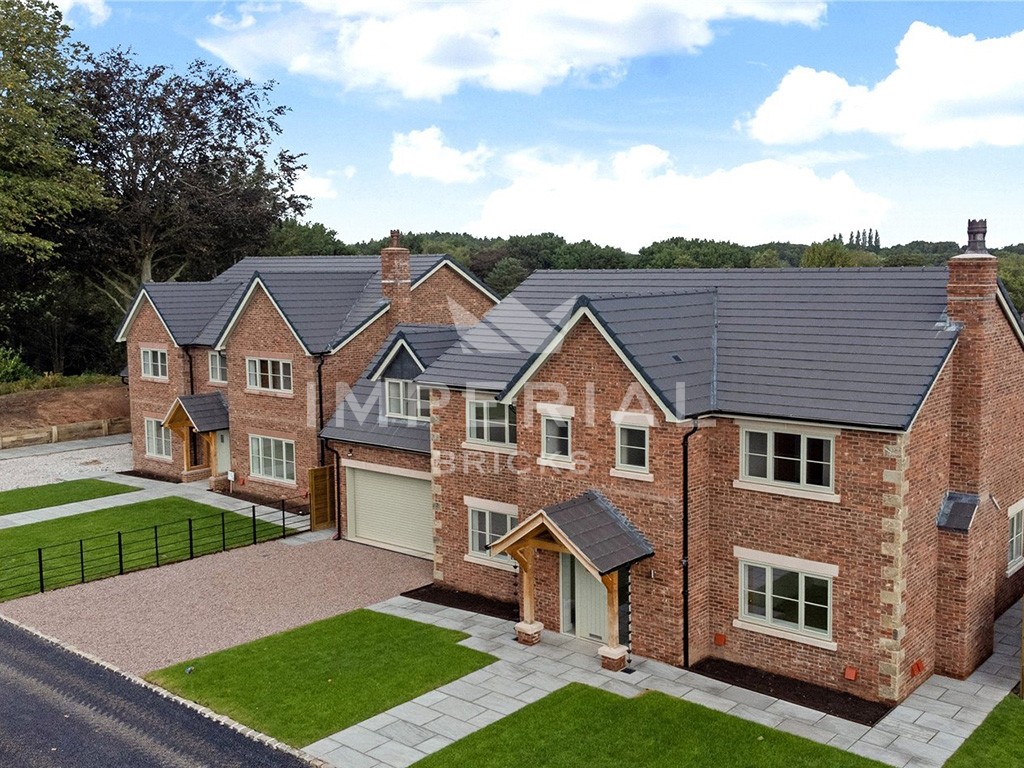 Imperial_Bricks's tweet photo. An exclusive development of sixteen exceptional homes by @CobnutHomes 

The properties feature traditional design details, with Reclamation Shire Blend handmade bricks completing the authentic finish. 

https://t.co/7CeiZHN93j https://t.co/wtcFDFzvGF