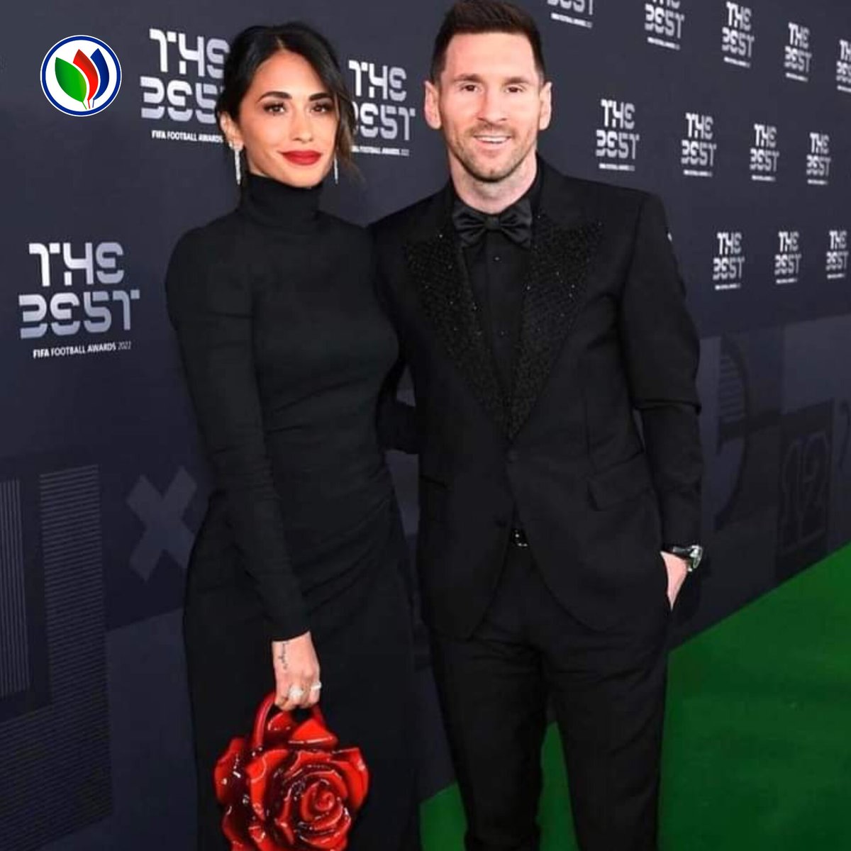 justin_chaile's tweet photo. ¡NOCHE ARGENTINA EN PARIS! 😎🇦🇷

La Argentina se quedó con los 4 premios The Best para el fútbol masculino:

- Lionel Messi - Mejor jugador del mundo
- Lionel Scaloni - Mejor DT del mundo
- Emiliano Martínez - Mejor arquero del mundo
- Hinchada argentina - Mejor afición del mundo https://t.co/ufd8o2GdJI