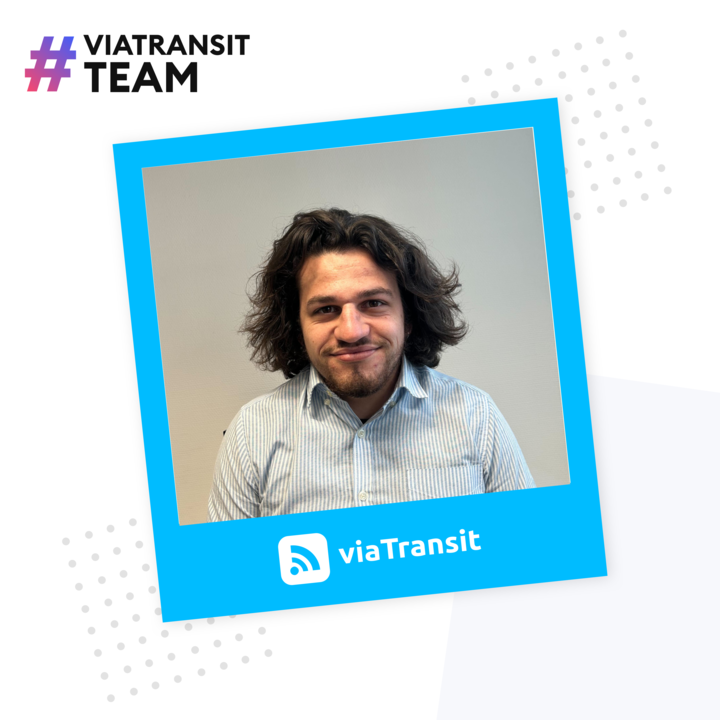 viatransitapp's tweet photo. #viatransitTeam 🌟
 
Encore une belle arrivée dans l'équipe 🎁
 
@ThéoNaulet: Full Stack Developer en alternance, il sera chargé d'améliorer les produits et les supports viaTransit 👨‍💻
 
Une équipe qui s'agrandît de jour en jour pour continuer d'améliorer vos #applications MaaS 🚍 https://t.co/cpAhwgv1Q1