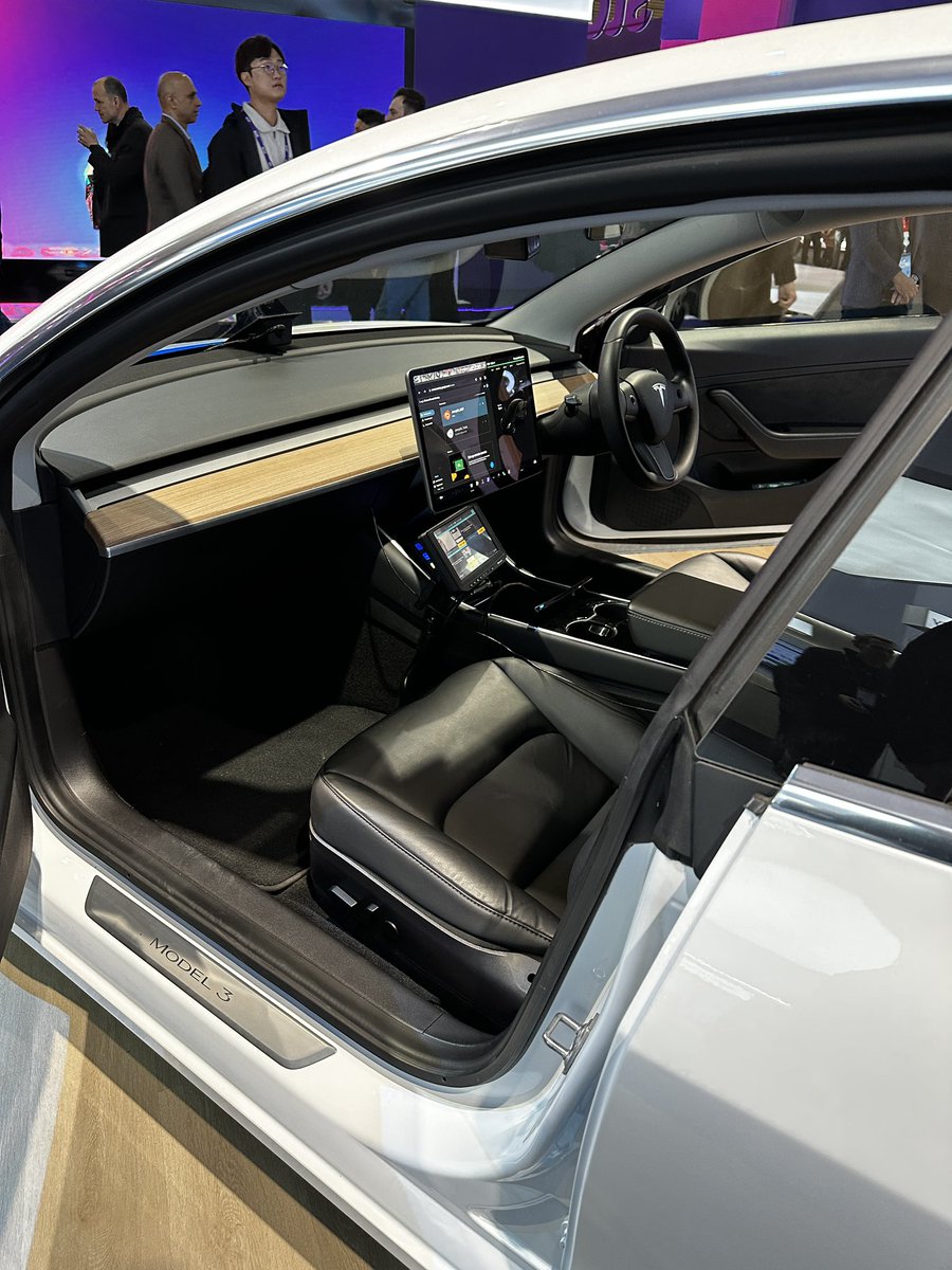 If you’re looking for a cool #SDWAN and #5G use case, stop by the <a href="/VMware/">VMware</a> booth at #mwc23 and see the connected police car! @VMwareSASE <a href="/inetnut/">Sanjay Uppal</a>
