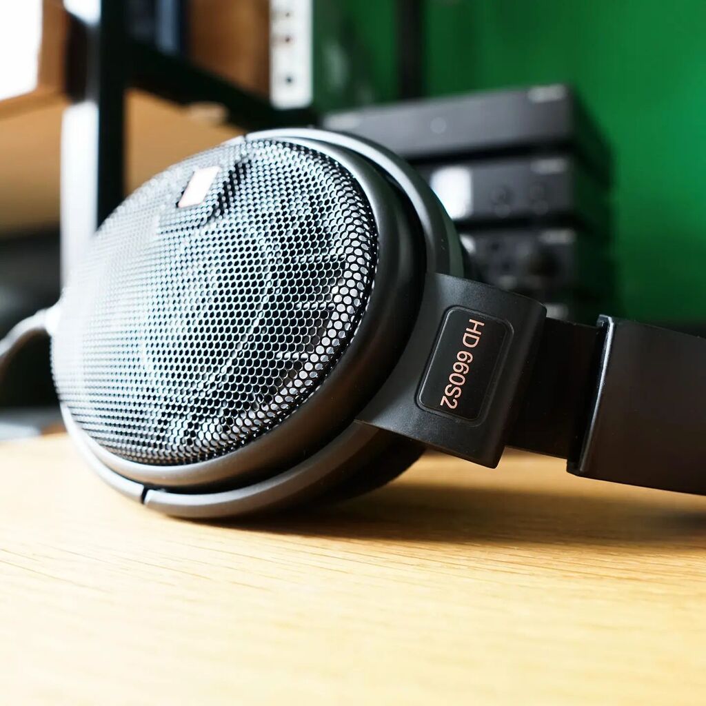 Has Sennheiser managed to significantly improve the HD660S, arguably in itself an update for the reference HD650? Read it on @fwdbenelux (there's more bass for sure)
.
.
.
#headfi #music #headphones #hd660s2 #hifi #sennheiser @sennheiser