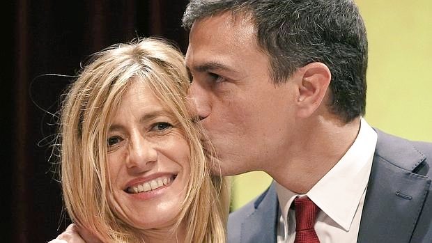 Begoña Gómez, mujer de Sánchez. Hija de Sabiniano G, exjefe de 2 saunas gays. En 2018 el PSOE llega a Moncloa y es colocada en el IE África Center (6.000€/mes). FranceSoir la vincula con negocios sensibles en Marruecos que el sultán utilizaría para chantajear a Moncloa.