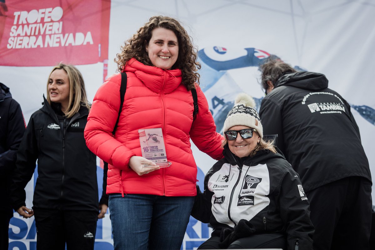 Fund_Tambien's tweet photo. ¡Seguimos con los buenos recuerdos🥰!

🏆 Mención Especial #ROVI a #AlexCalvo por mérito deportivo entregado por Beatriz García Suárez , Responsable de Comunicación y RSC de ROVI en el 16º Trofeo Santiveri Sierra Nevada.

¡Enhorabuena Alex! Gracias por vuestro apoyo @Roviespana🙌 https://t.co/UxjBYEie3e