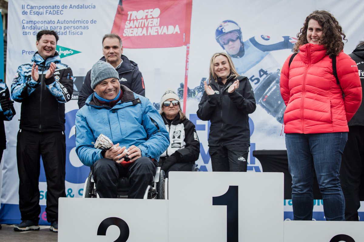 Fund_Tambien's tweet photo. ¡Seguimos con los buenos recuerdos🥰!

🏆 Mención Especial #ROVI a #AlexCalvo por mérito deportivo entregado por Beatriz García Suárez , Responsable de Comunicación y RSC de ROVI en el 16º Trofeo Santiveri Sierra Nevada.

¡Enhorabuena Alex! Gracias por vuestro apoyo @Roviespana🙌 https://t.co/UxjBYEie3e