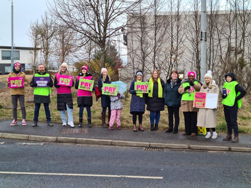 EISEastRen's tweet photo. Members @EISEastRen Isobel Mair School striking today in defence of pay @EISUnion @S_A_Somerville @JohnSwinney @NicolaSturgeon @COSLA @ScotGovFM ✊ https://t.co/azrmmk7EOC