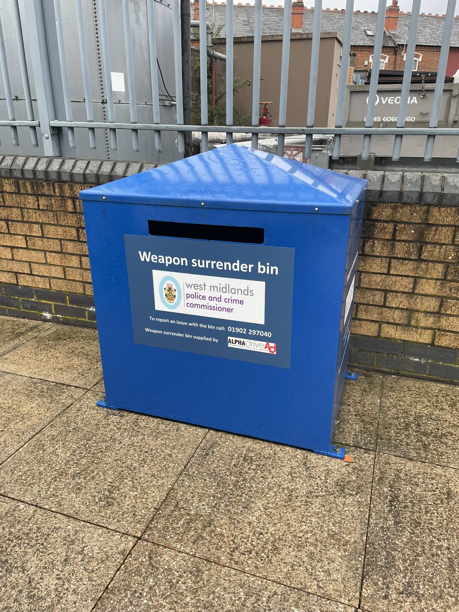 Cape Hill - Another bin emptied and contents off to be logged then destroyed #knifecollection #knifecrime @TheDanielBaird1 @W_A_V_E_Support @GuardianWMP @SmethwickWMP @SimonFoster4PCC @BrumPolice @
