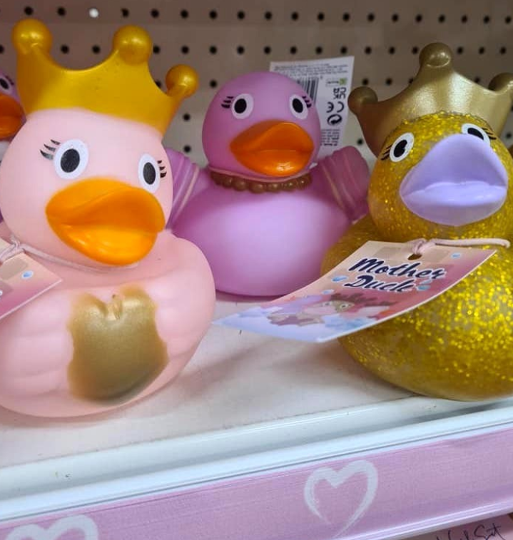 ClarehallP's tweet photo. The Dealz Mother Ducks are back! 💖
Which one will you be adding to your collection?

#Dealz #DealzIreland #clarehallretailpark #dublin #clarehall https://t.co/baODSFkKTm