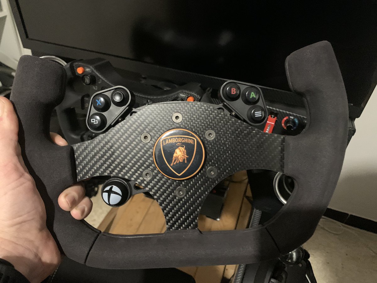 GobaRESTAURA's tweet photo. Nuevo “juguete” Hud de @fanatec + aro de #Simpush https://t.co/micAh2MhpH
