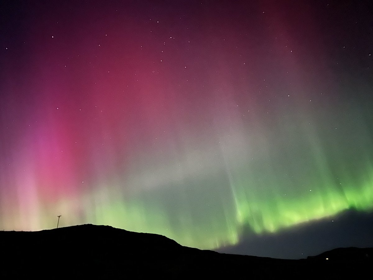 LifeAfloat's tweet image. This happened last night! I’m sure the web is awash with northern lights photos and here are mine. I’ve never seen anything like this before. Absolutely incredible. No filter either.