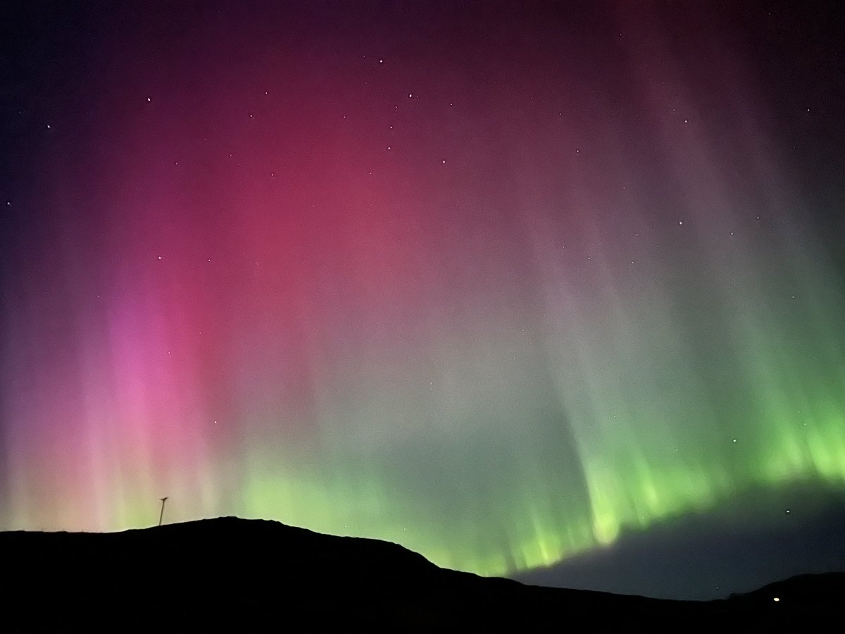 LifeAfloat's tweet image. This happened last night! I’m sure the web is awash with northern lights photos and here are mine. I’ve never seen anything like this before. Absolutely incredible. No filter either.