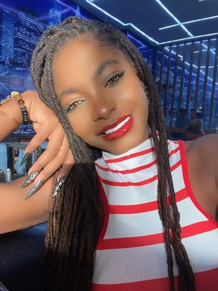 🇨🇲 LE PHÉNOMÈNE DE MÈRES CÉLIBATAIRES EST UN VÉRITABLE PROBLÈME DE SOCIÉTÉ

"Mère célibataire et fière", Tel est le slogan scandé par certaines mères célibataires pourtant cela n'a absolument rien d'honorable. Qu'on se comprenne bien, il est respectable d'éduquer son enfant e...