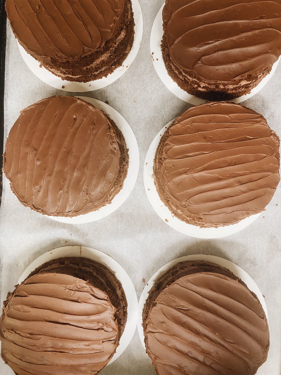 gourmetparlour1's tweet image. Gooey Chocolate Ganache smothered over moist sponge... Happy Tuesday folks!  You can pick up our cakes any time from either Bridge Street or Collooney - we have them ready to go. 🍰

#sligofood #artisanbakery #cakelife #cake #irishfood #