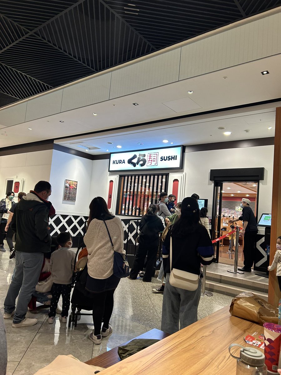 AllatOnce0922's tweet photo. 在7樓藏壽司前面的位置，想要手幅和小旗子的可以來找我 https://t.co/ZFJUa20xqy