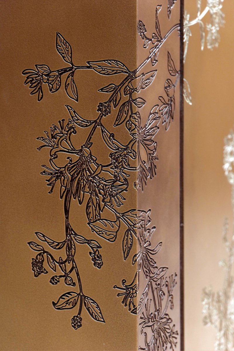 One Hooper’s Court pays homage to John Hooper, a Knightsbridge 18th century market gardener, who originally worked on the land where One Hooper’s Court now stands, with honeysuckle designs etched into bronze walls.