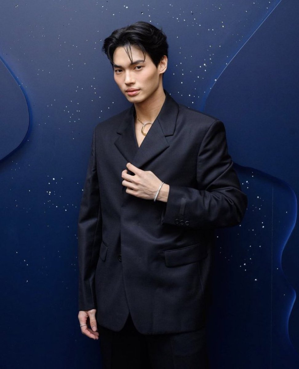 kyunniebb's tweet photo. he gonna be called "Man of the Month" after today's event bet 🤣 no longer just "Man of the Hour" 🤣

#TiffanyxWin https://t.co/fTcFSS0QZi