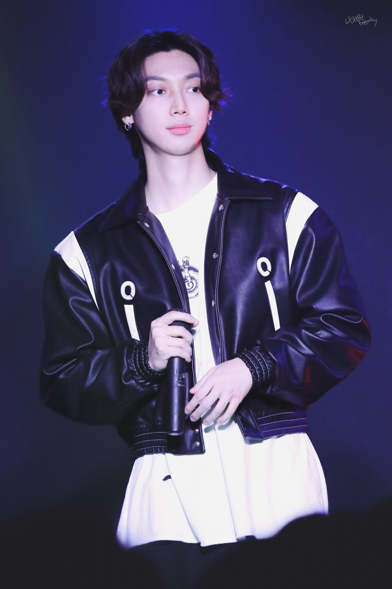 D4freakyKM's tweet photo. 《 HQ 》
🖤230211
BF LIVE EVENT in TOKYO 2023 BEGINNING
FC LIVE TOKYO

#BF #광민 #Kwangmin @KM__950424
#BOYFRIEND #보이프렌드 https://t.co/rWRVSgIe5W