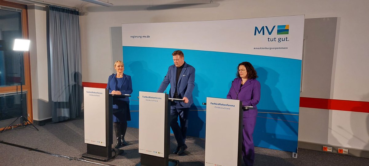 Durchbruch: Auf der Fachkräftekonferenz Ostdeutschland sind die Ministerpräsident*innen gestern unserem Vorschlag gefolgt und planen ein Sofortprogramm berufliche Schulen. Das war uns ein wichtiges Anliegen! <a href="/Anja_Piel/">Anja Piel</a> <a href="/dgb_news/">DGB - Deutscher Gewerkschaftsbund</a> <a href="/dgb_sachsen/">DGBSachsen</a> <a href="/DGB_Berlin_BRB/">DGB Berlin-Brandenburg</a> <a href="/DGBHeTh/">DGB Hessen-Thüringen</a> <a href="/dgb_nds/">DGB Niedersachsen</a>