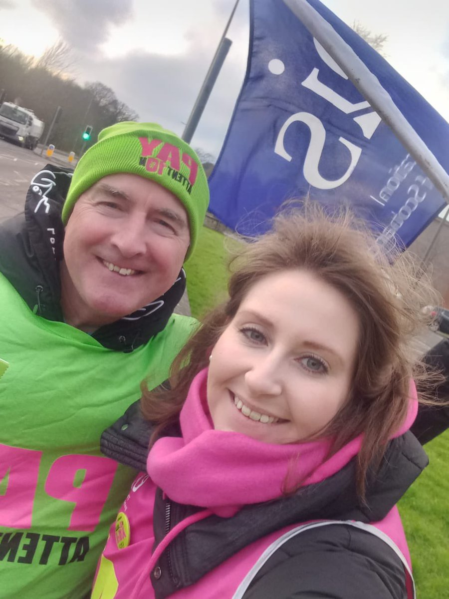 Kirkcaldy HS, great to see you all <a href="/EISFife/">EIS Fife</a> <a href="/EISUnion/">EIS</a> <a href="/NASUWT/">NASUWT</a> #PayAttention