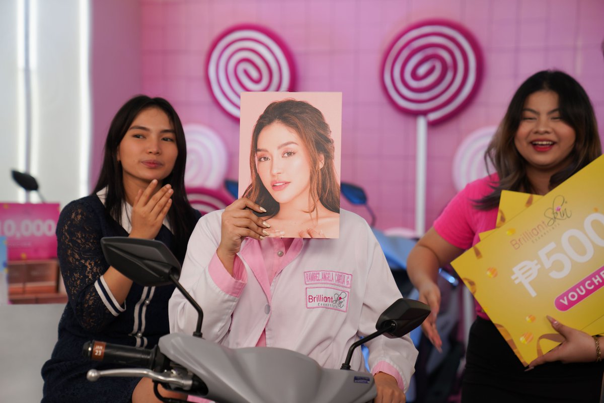 IamMissGlenda_'s tweet photo. #BiggestComeback 4th day highlights!!! ✨✨
Wala man ako sa aking live kagabi, pero nariyan naman ang aking Team para pasayahin kayo. 🥰❤️
Walang mapapagod! 💪😉
Sinong gusto ng motor? Rhinoplasty? I-manifest niyo na 'yan! 👃🏼🏍
#PINAKAMAKINANG ✨
Heart,
Miss Glenda 💎 https://t.co/lD8fznseY8
