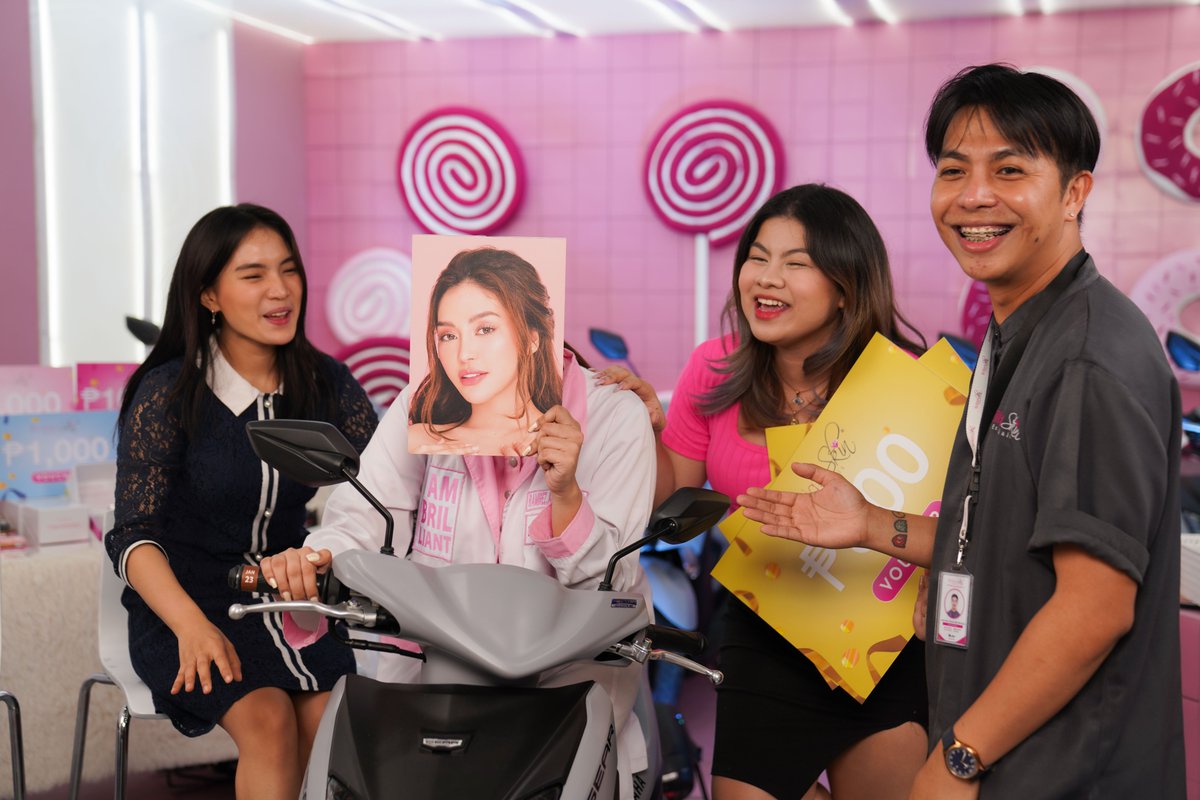 IamMissGlenda_'s tweet photo. #BiggestComeback 4th day highlights!!! ✨✨
Wala man ako sa aking live kagabi, pero nariyan naman ang aking Team para pasayahin kayo. 🥰❤️
Walang mapapagod! 💪😉
Sinong gusto ng motor? Rhinoplasty? I-manifest niyo na 'yan! 👃🏼🏍
#PINAKAMAKINANG ✨
Heart,
Miss Glenda 💎 https://t.co/lD8fznseY8