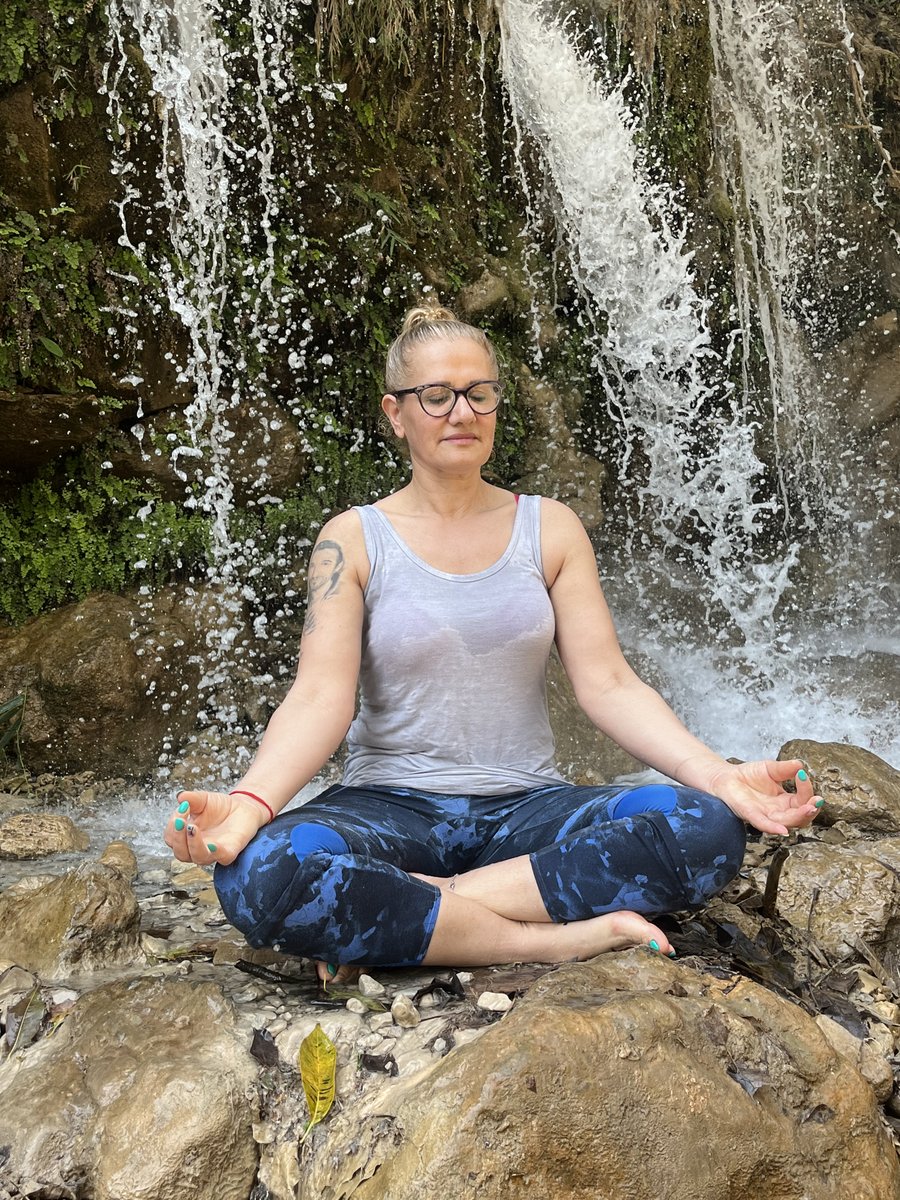🌊🧘‍♀️ Discover the perfect combination of #adventure and spiritual #rejuvenation by visiting a secret waterfall and practicing meditation in Rishikesh! 😍
Web: real-happiness.com
 #Rishikesh #AdventureSeeker #SpiritualRejuvenation #kundaliniyoga #yogaretreat  #nature