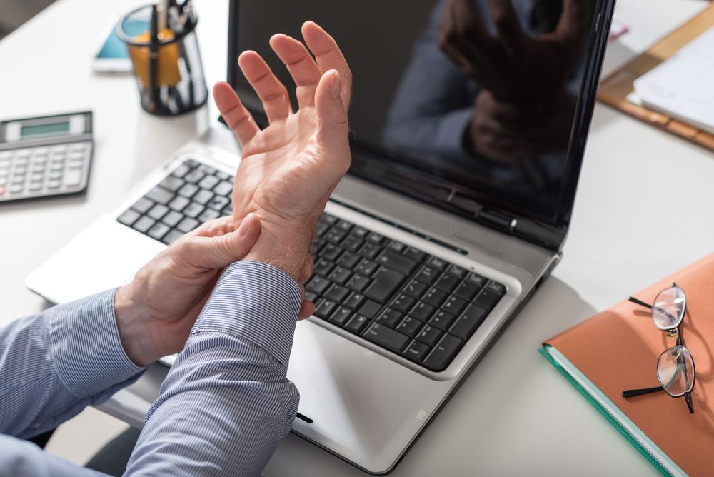 Wist je dat 28 februari de Internationale Dag van RSI is? 🤔 Lees ons artikel om te ontdekken hoe je een muisarm kunt voorkomen! 💻🖱️ #RSI #muisarm #preventie

bit.ly/3IWEIQu