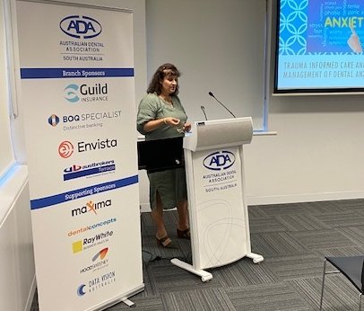 A/Professor Sharon Liberali presented a well-attended Trauma informed care and management of dental anxiety workshop.
Amy from the Recent Graduates Committee warmly welcomed the group upon their arrival.