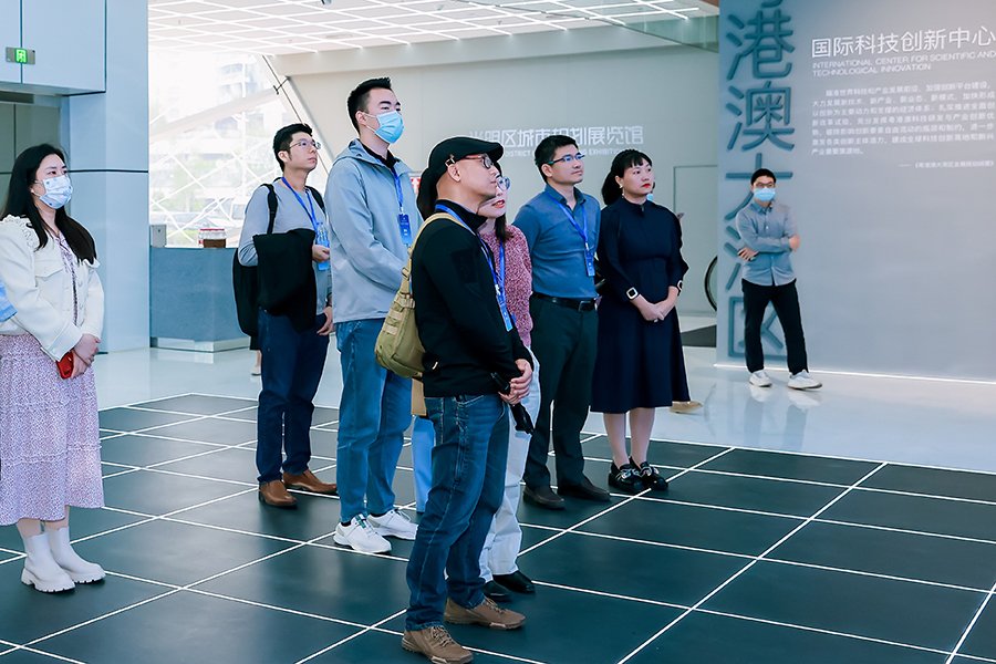 iGuangdong's tweet photo. 🤩 Through #AI, naked-eye 3D, holographic imaging and other advanced technologies, media representatives of #ASEAN Media's View on #DigitalChina Media Tour had an immersive experience of the scientific and technological innovation of #Shenzhen on Feb 22. #GreaterGD #GDimpression https://t.co/YlN5eLYSaC