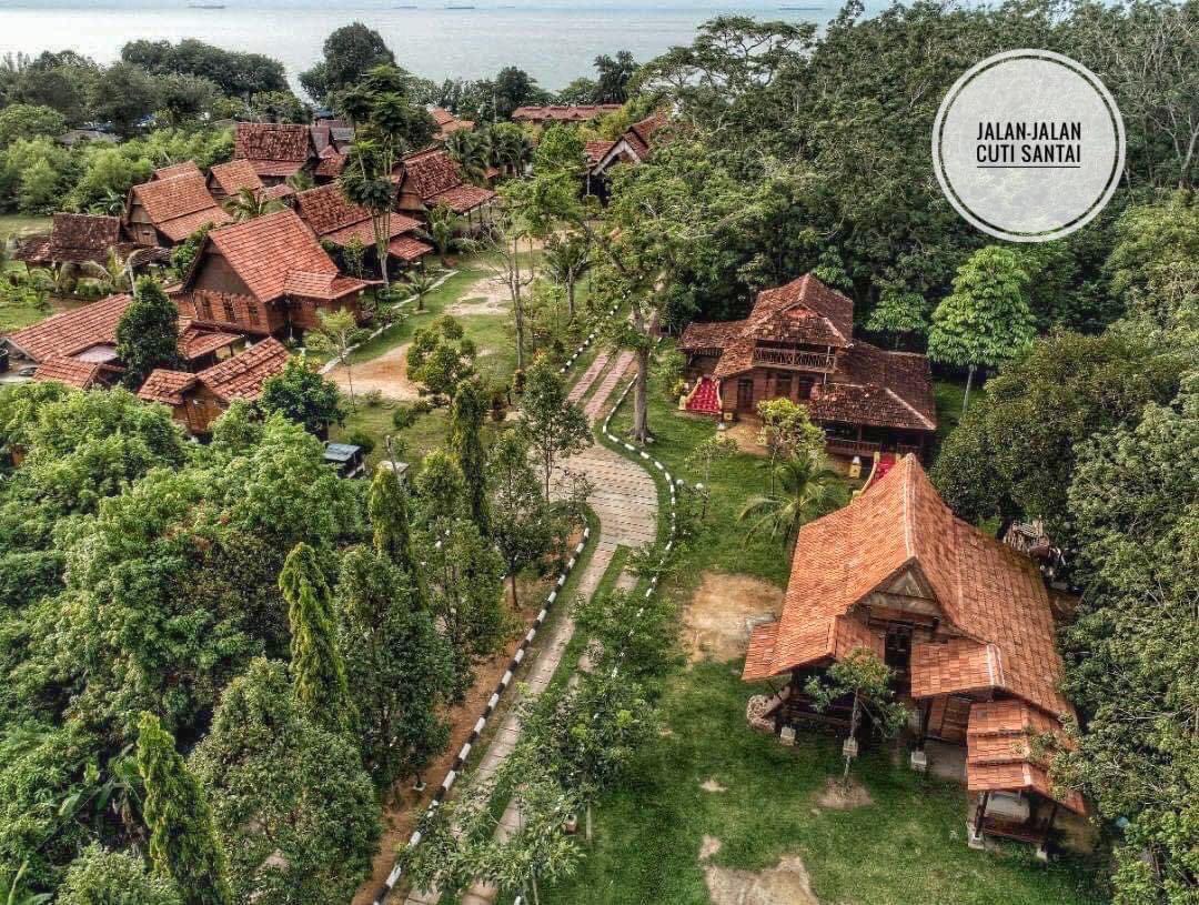 JalanCutiSantai's tweet photo. 📍 Desa Balqis Beach Resort, Melaka

RESORT MEWAH ALA² KAMPUNG DI MELAKA SESUAI UNTUK FAMILY DAY! 

Terletak hanya 20 minit dari Pasir Panjang Port Dickson ni, masuk negeri Melaka akan jumpa satu kawasan yang seriously cantik. https://t.co/X3cmFbbVfG