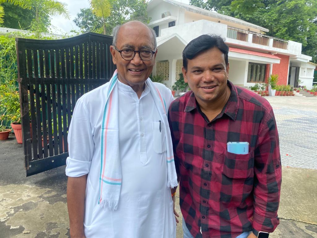 मध्यप्रदेश के पूर्व मुख्यमंत्री राज्यसभा सांसद और काँग्रेस के थिंक टैंक मा.दिग्विजय सिंह जी को जन्मदिन की हार्दिक शुभकामनाएं🌼🌼🌼 <a href="/digvijaya_28/">Digvijaya Singh</a> <a href="/anuragamitabh/">Anurag Amitabhانوراگ امیتابھअनुराग अमिताभ</a> <a href="/Deepsingh_page3/">Deep Singh</a> <a href="/ReporterRavish/">Ravish Pal Singh</a> <a href="/JournalistVipin/">Vipin Shrivastava</a> <a href="/VipinTiwari_/">Dr.Vipin Tiwari</a> <a href="/JVSinghINC/">Jaivardhan Singh</a> <a href="/pcsharmainc/">P. C. Sharma</a>