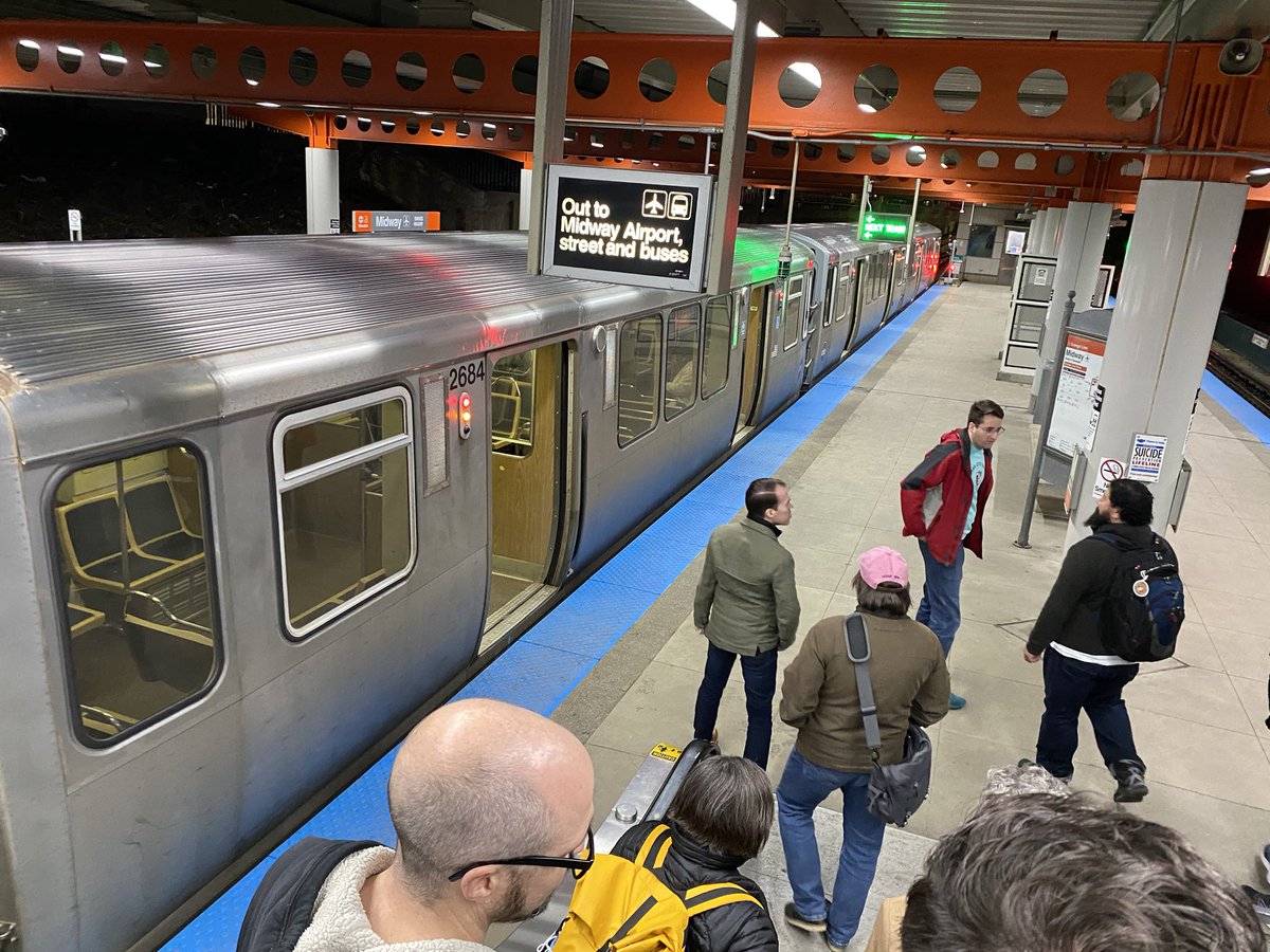 PhotogKCBJ's tweet photo. Can’t stay at the airport so on the L we go. https://t.co/8s0jabVFTn