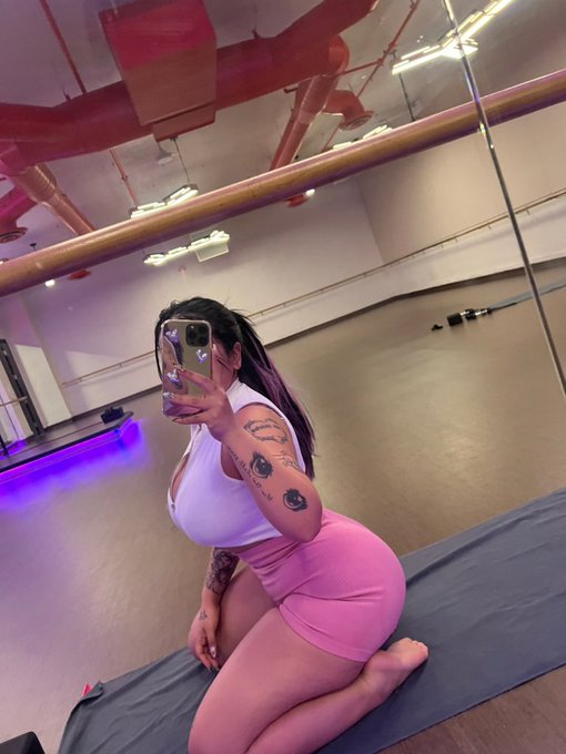 Pilates bae https://t.co/ro53loJzex