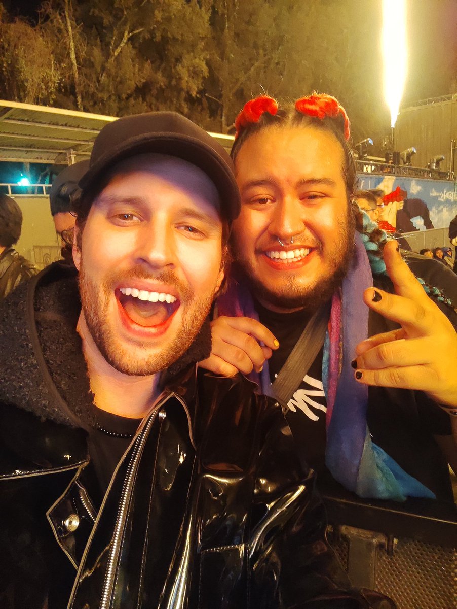 ERdgz24's tweet photo. Me faltaba postear esto aquí y lo quiero tener en todos lados
Slander, illenium, said the sky, krewella, dabin y armnhmr son mis ídolos musicales

El sábado después del hermoso set de slander, tuve la oportunidad de conocer a Derek, estaba temblando https://t.co/kHTx74w1Ql
