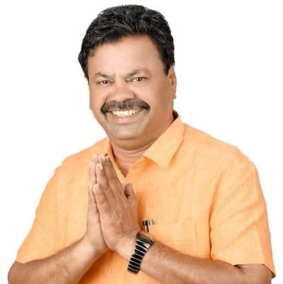 MRudresh26's tweet photo. ಆತ್ಮೀಯ ಸಹೋದರ ಸಮಾನರು ಹಾಗೂ ಹೊನ್ನಾಳಿ ವಿಧಾನಸಭಾ ಕ್ಷೇತ್ರದ ಜನಪ್ರಿಯ ಶಾಸಕರು, ಮುಖ್ಯಮಂತ್ರಿಗಳ ರಾಜಕೀಯ ಕಾರ್ಯದರ್ಶಿಗಳಾಗಿರುವ ಶ್ರೀ 
@MPRBJP ರವರಿಗೆ ಜನ್ಮದಿನದ ಹಾರ್ದಿಕ ಶುಭಾಶಯಗಳು. ದೇವರು ನಿಮಗೆ ಉತ್ತಮ ಆಯುರಾರೋಗ್ಯ ನೀಡಿ ಮತ್ತಷ್ಟು ಜನಸೇವೆ ಮಾಡುವ ಶಕ್ತಿಯನ್ನು ನೀಡಲಿ ಎಂದು ಪ್ರಾರ್ಥಿಸುತ್ತೇನೆ https://t.co/7lIJh1OBI1