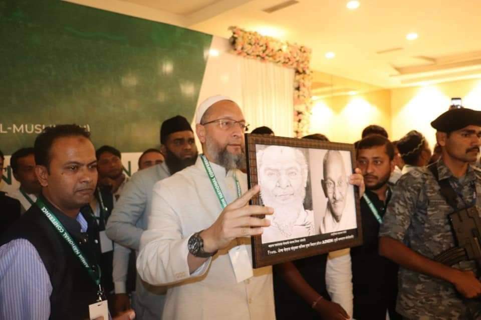 aimim_northeast's tweet photo. असदुद्दीन ओवैसी से RJD+Jud+कांग्रेस+समाजवादी पार्टी+NCP+या  इस तरह की तमाम सेक्युलरिजम का फर्जी चोला ओढ़ने वाली पार्टीज को तकलीफ सिर्फ इसी बात से है कि ओवैसी ने मुस्लिम समाज के एक बड़े वर्ग को अपने हक व हुकूक के तालुक से बेदार (जागरुक) कर दिया है ........ https://t.co/njVYGCWuuB