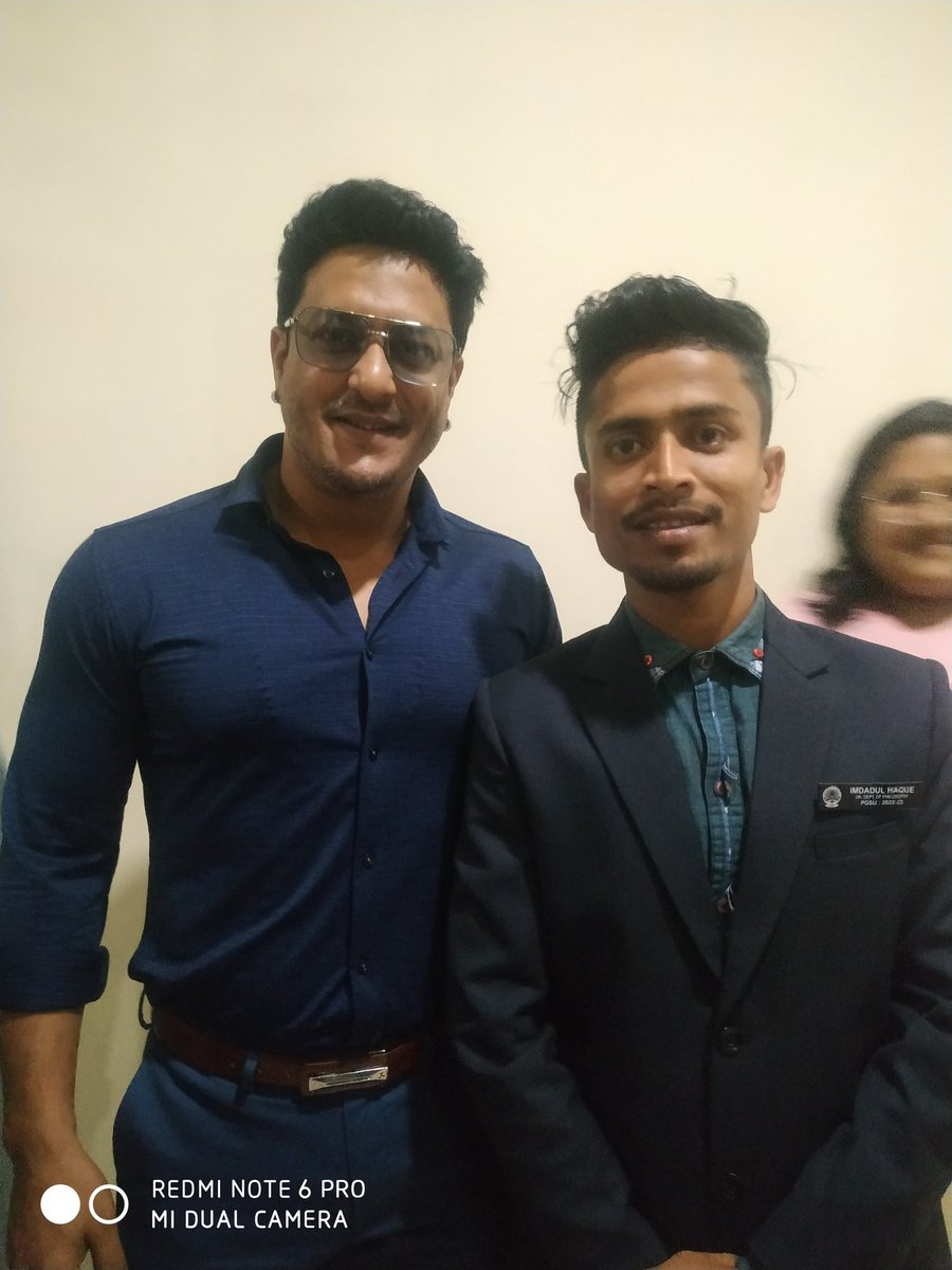 NotImdadul's tweet photo. অসমীয়া চলচ্চিত্ৰ উদ্যোগৰ এগৰাকী বিশিষ্ট অভিনেতা যাৰ কথা স্পষ্ট, ব্যক্তিত্বই হাজাৰজনক মোহিত কৰে। সকলোৰে মৰমৰ, আদৰৰ শ্ৰদ্ধাৰ @ravisarma ৰবি শৰ্মা দাদাক লগ পোৱাৰ সেই ক্ষণ আছিল ভাললগা।
#ravisarma
#assamesefilmindustry
#assameseactor https://t.co/16bCPFhuYr