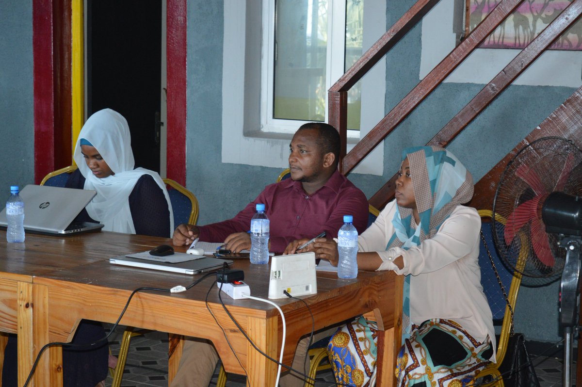 amgcomores's tweet photo. L'UGP #PAAMG en collaboration avec la #DG_Santé et la #DG_CNSPS en atelier de 2jrs pour préparer la session du copil du projet prévue le 16 mars prochain.L'objectif est de finaliser toute la documentation nécessaire notamment le rapport d'activités 2022 et le programmation 2023 https://t.co/v85Unpml47