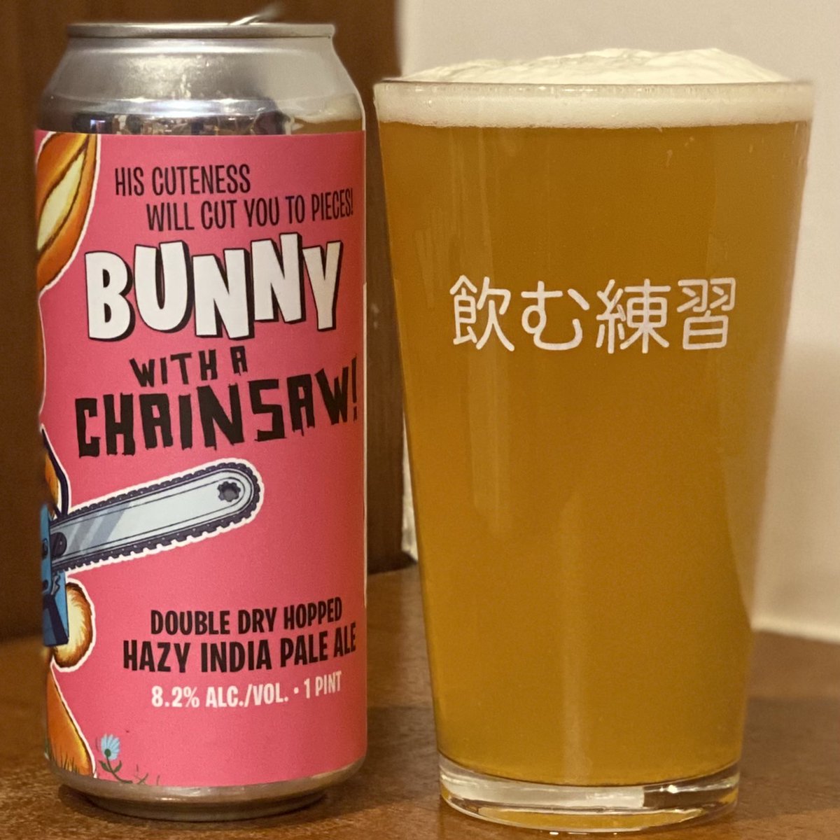 k97025's tweet photo. #craftbeer
#PaperbackBrewing
#DoubleDryHoppedIndiaPaleAle
#BunnyWithaChainSaw
#飲む練習 https://t.co/6ToT3t7vap