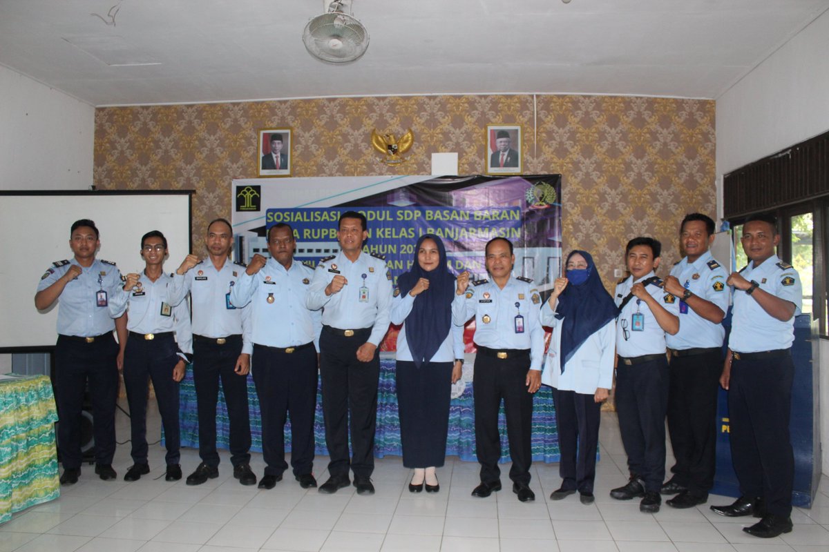 rupbasan1bjm's tweet image. Rupbasan Banjarmasin Terima Kunjungan Tim Divisi Pemasyarakatan Kalimantan Selatan, Selasa (28/02).
@kumham_kalsel @rupbasan1bjm #kumhamkalsel #FaisolAli #rupbasanbjm #heddryyadi
Kanwil Kemenkumham Kalsel
Faisol Ali
Heddry Yadi