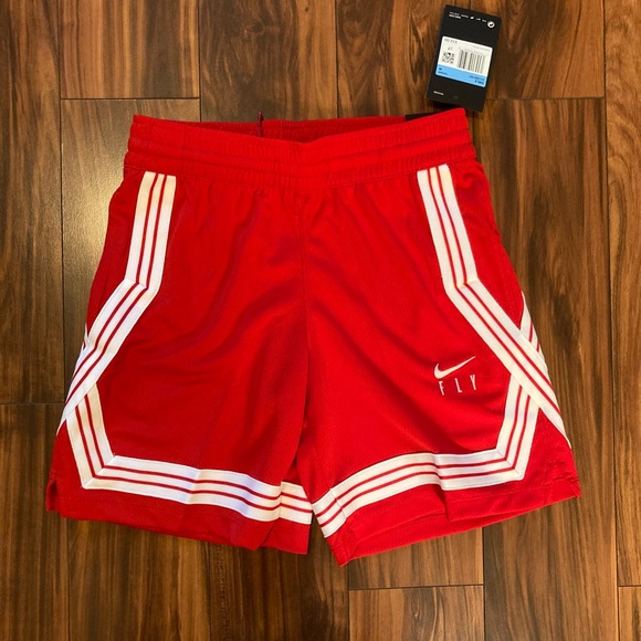 KrisMasquerade's tweet photo. So good I had to share! Check out all the items I'm loving on @Poshmarkapp #poshmark #fashion #style #shopmycloset #nike #ethnicindianwear: https://t.co/dxVs14jNgV https://t.co/bMwNmX8xFp