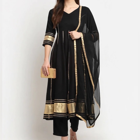KrisMasquerade's tweet photo. So good I had to share! Check out all the items I'm loving on @Poshmarkapp #poshmark #fashion #style #shopmycloset #nike #ethnicindianwear: https://t.co/dxVs14jNgV https://t.co/bMwNmX8xFp