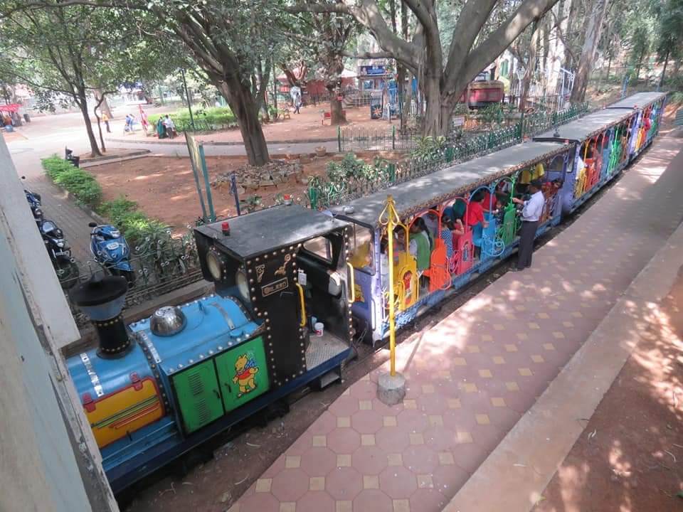 CitizenKamran's tweet photo. #Bengaluru's first toy train, Putani Express in Cubbon Park to chug once again from March 8. Introduced in Oct 9, 1968, train was an iconic symbol of Garden City, but halted in 2019 due to track damages @SWRRLY undertook repair works for ₹12 lakh and train is all set for 2nd run https://t.co/E7EfWX6qRX