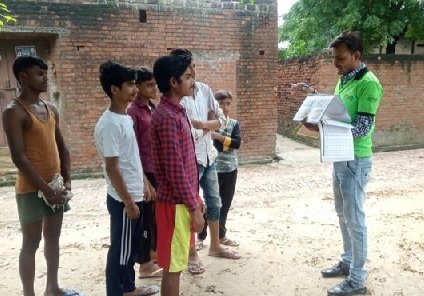 ग्राम समुदाय के लोगों को माड्यूल के माध्यम से मलेरिया रोकथाम की जानकारी देते हुए 
#MalariyaFreeIndia
#Embed2Endmalariya 
#Malariya
#Dengue 
<a href="/sksomya/">Som Sharma</a> 
<a href="/Isakshi1610/">Sakshi pawar</a> 
<a href="/rajesh_amh/">Rajesh Mishra</a>