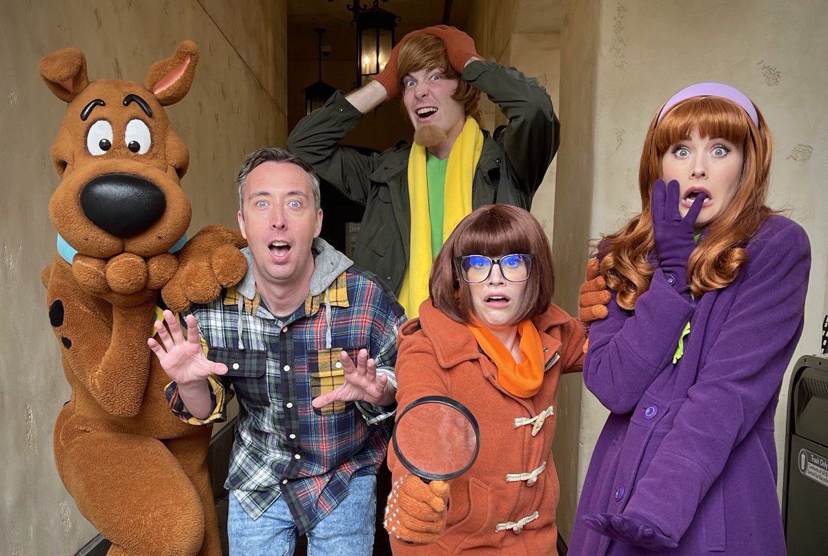 richard_price2's tweet photo. Jinkiesโฆ.. It canโt be nearly time to come home! Weโre having to much fun! #scoobydoo #mysterymonday #UniversalStudiosHollywood #banterbus #daphne #Velma #Scoob #FredsGoneAwol https://t.co/tgcv7LTF0S